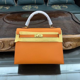 Hermes Hermès Kelly Handbag in Orange Leather