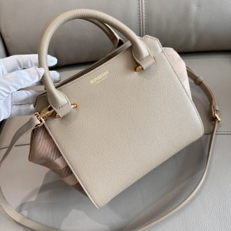 Burberry Elegant Leather Handbag
