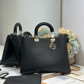 Dior Elegant Black Leather Handbag