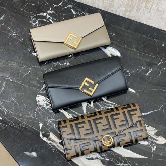 Fendi Elegant Leather Wallet Collection