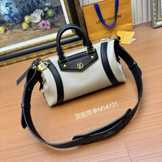Louis Vuitton Elegant Leather Handbag