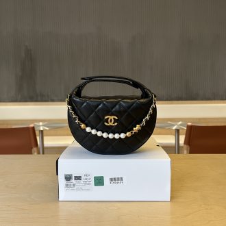 Chanel Quilted Leather Handbag with Pearl Chain