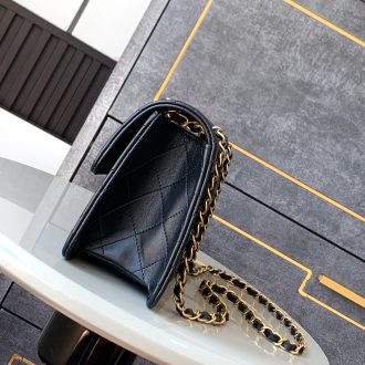 Elegant Quilted Chain Shoulder Bag