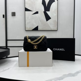 CHANEL Quilted Leather Shoulder Bag